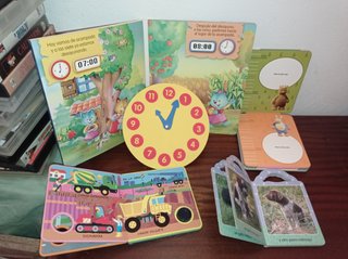 LIBROS INFANTILES . UNO PARA APRENDER LAS HORAS