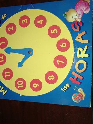 LIBROS INFANTILES . UNO PARA APRENDER LAS HORAS