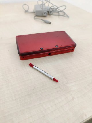 Nintendo 3DS Rossa con custodia e caricabatterie