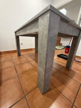 Mesa de comedor moderna gris y negra
