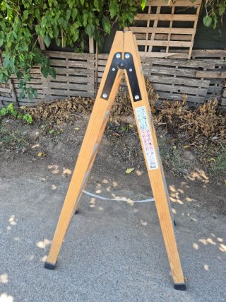 Escalera de madera plegable