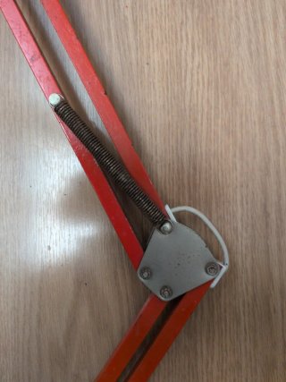 Lámpara flexo articulada roja vintage