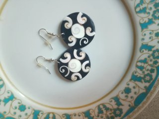 Pendientes conchas diseño espiral