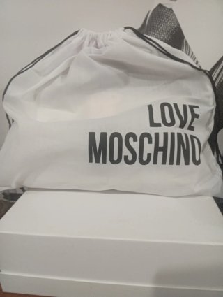 Bolso Love Moschino blanco y negro