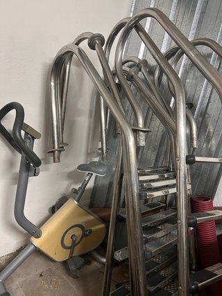 Escaleras de piscina de metal