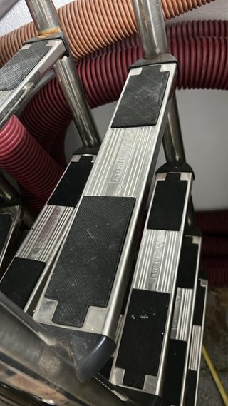Escaleras de piscina de metal