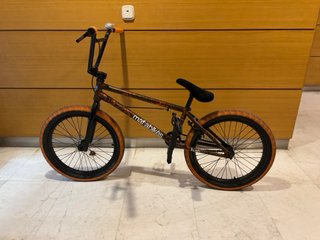 Bicicleta BMX Matabikes Naranja