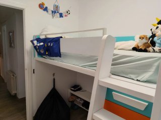 Cama juvenil alta con cajones
