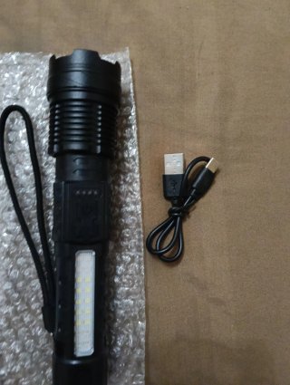 Linterna Táctica Recargable A76