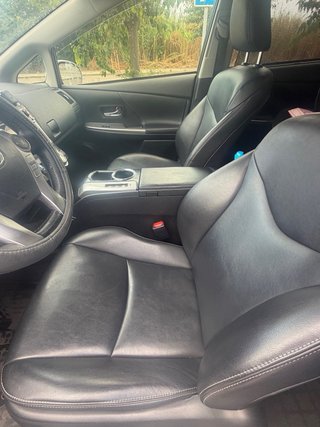 Toyota Prius+  2016