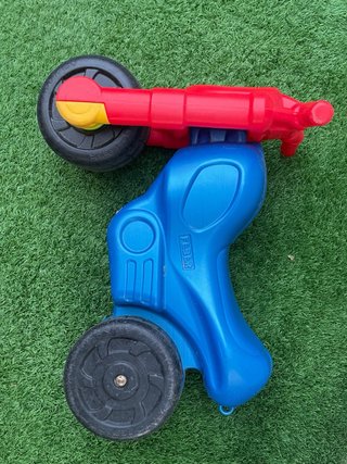 Moto correpasillos infantil azul y roja