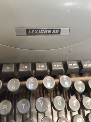 Máquina Escribir Hispano Olivetti Lexicón 80