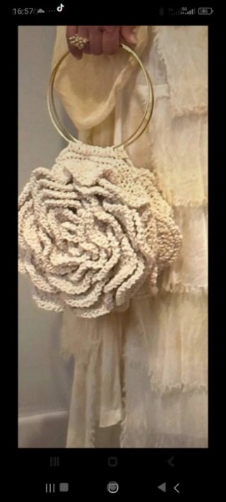 Bolso mediano beige flor,puedes elegir cadena