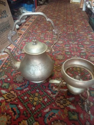 Teiera antica in ottone