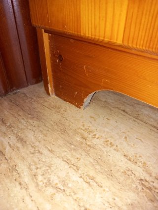Alacena de madera y cristal