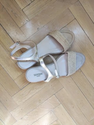 Sandalias Seaside Beige y Dorado