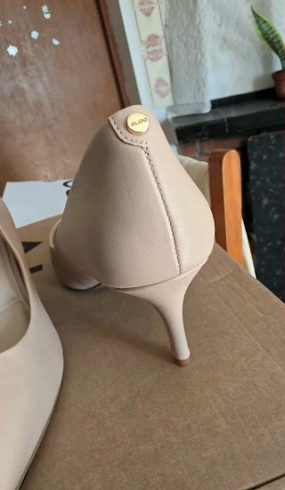 Sapatos Aldo pele bege salto fino