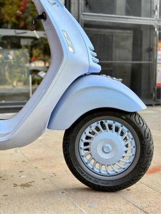 Vespa 946 Snake Edición Limitada 1/888