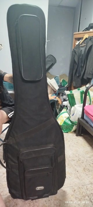Bajo Harley Benton 6 cuerdas