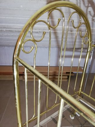 Cuna bebé vintage dorada