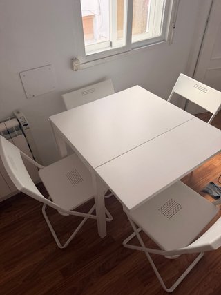 Mesa y 4 Sillas Plegables IKEA