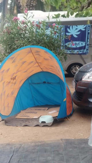 Tienda de campaña Quechua naranja