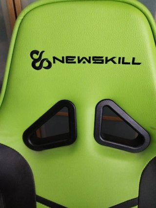 Silla gamer Newskill negra y verde