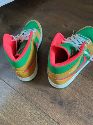 Air Jordan 1 Mid SE Verde/Rosa
