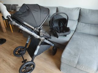 Carrito de bebé negro con maxicosi