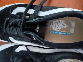 Zapatillas Vans Talla 42 Negras y Blancas