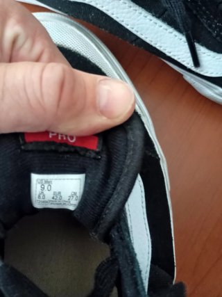 Zapatillas Vans Talla 42 Negras y Blancas