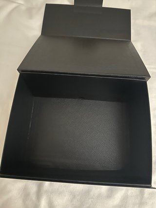 Caja de regalo Prada negra