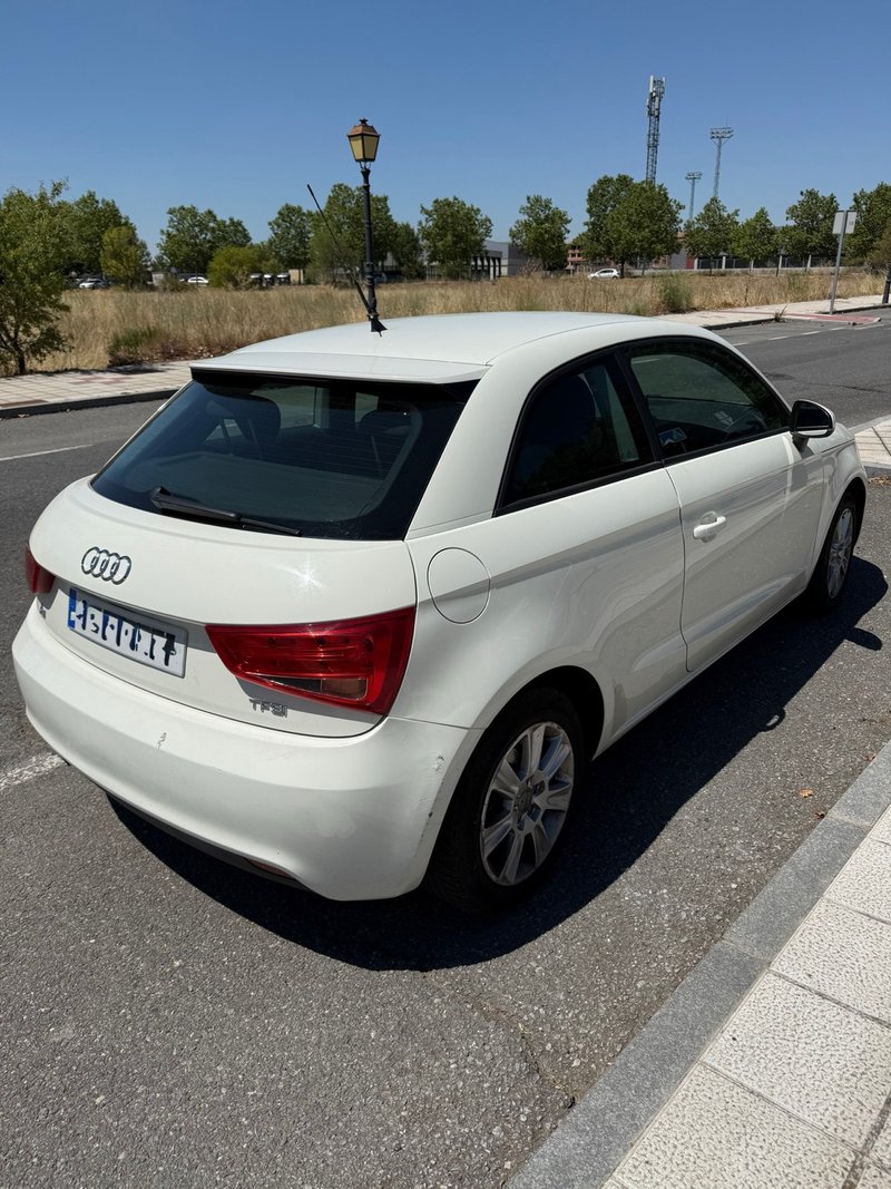 Audi A1 2010 - foto 1