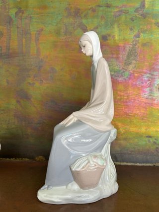 Figura Lladró Mujer Sentada Cesta