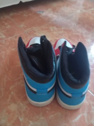 Jordan azules y rojas