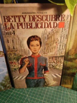 LOTE DE CUATRO NOVELAS ANTIGUAS