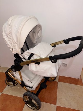 Carro de bebé Junama blanco y dorado