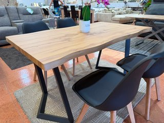 Mesa comedor madera rústica + 4 sillas