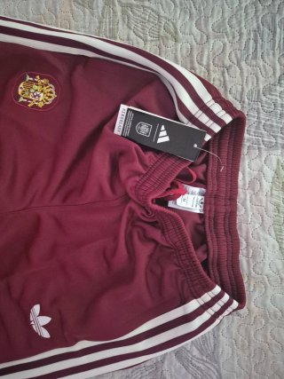 Chándal Granate con Detalles Blancos