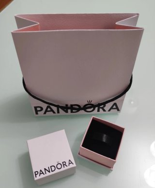 Bolsa y cajita Pandora