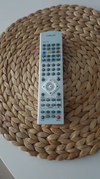 TV LED Simtech 12V/220V + Soporte + Mando