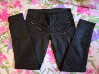 Pantalones pitillo negros elásticos