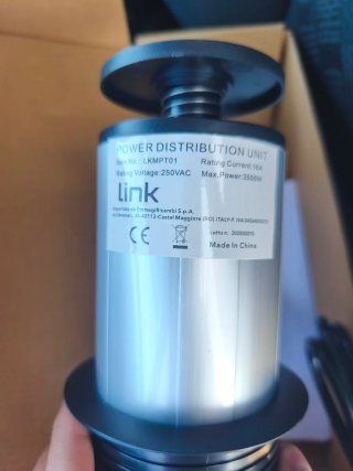 Enchufe múltiple retráctil para mesa