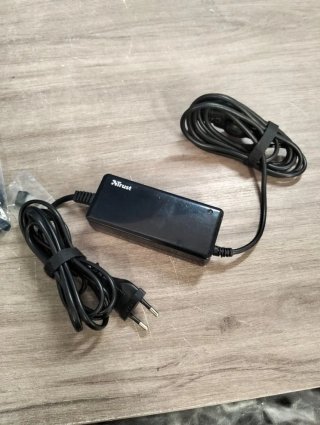 Trust 16665 Cargador Universal 65W para Portátiles