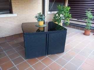 Mesa y 4 sillas jardín + 2 banquetas