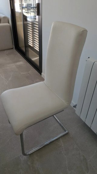 Mesa comedor blanca y 4 sillas