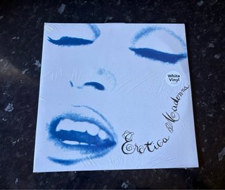 Madonna Erotica (Branco) + Ray of Light (Azul)