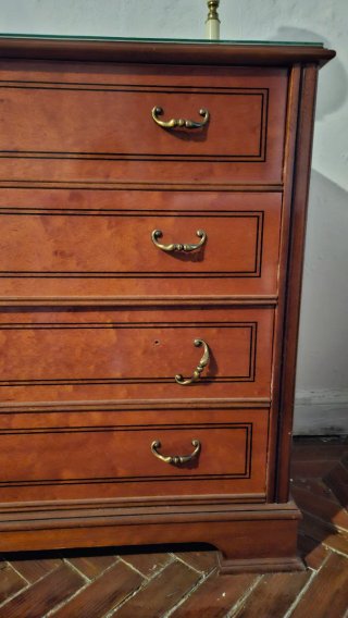 Cajonera de madera y mesillas con cristal