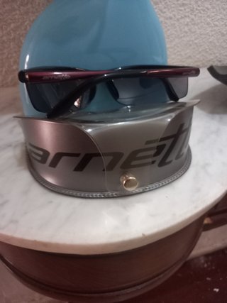 Gafas de sol Arnette negras y rojas