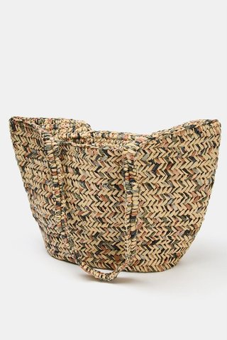 Bolso de hombro tipo rafia con cartera de lino.